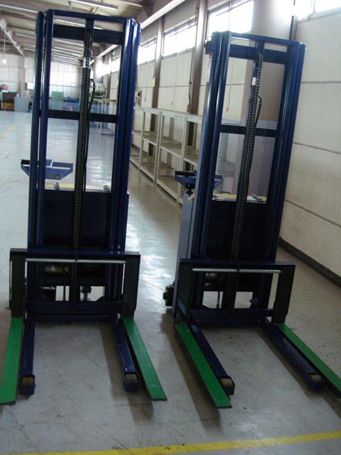 145249 ハンドリフター コマツ  KHD520ZC1の写真2