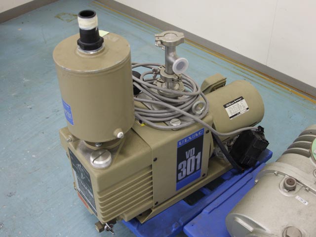 159270 真空ポンプ アルバック VD301の写真1