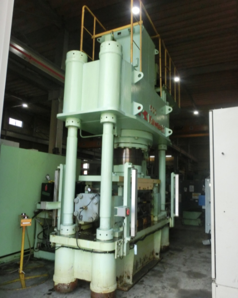 186841 四柱型油圧プレス 川崎油工 2003 HBF5-500の写真1