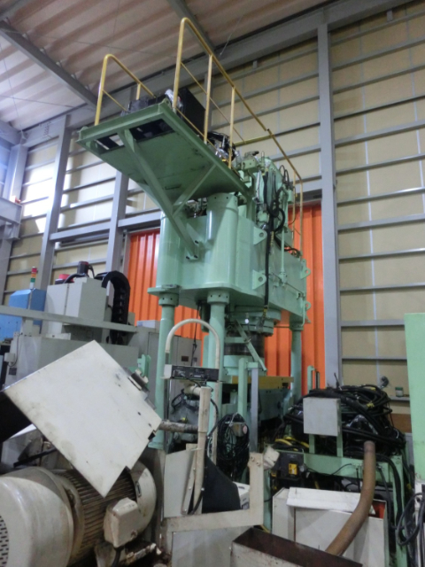 186841 四柱型油圧プレス 川崎油工 2003 HBF5-500の写真2