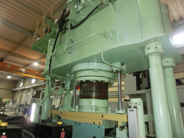 186841 四柱型油圧プレス 川崎油工 2003 HBF5-500の写真5