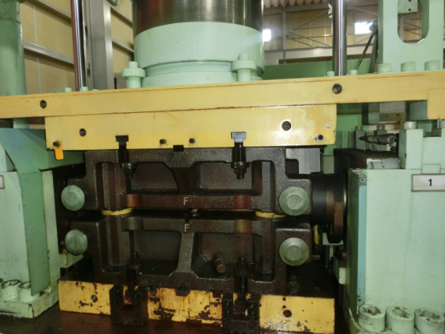 186841 四柱型油圧プレス 川崎油工 2003 HBF5-500の写真6