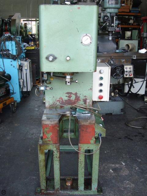 188010 油圧プレス 真鍋鉄工  MC-3-100の写真1