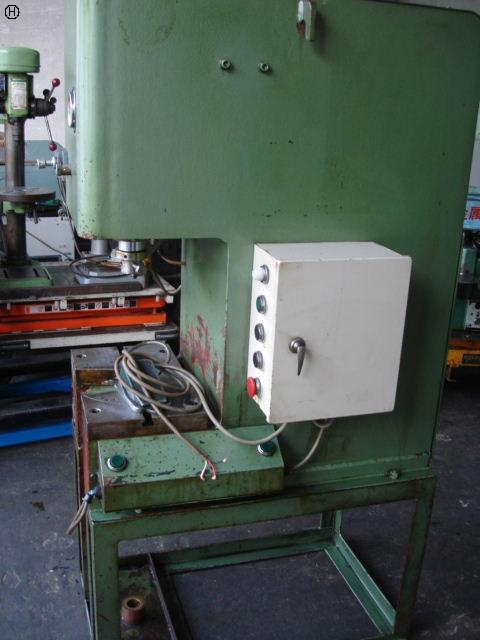 188010 油圧プレス 真鍋鉄工  MC-3-100の写真2