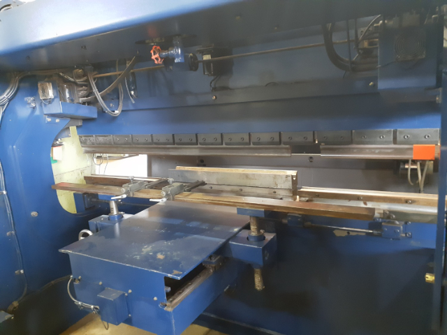 190068 プレスブレーキ コマツ 1991 PHS80x255の写真4