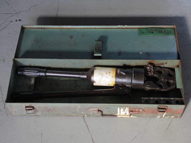 194836 手動油圧式圧着工具 カクタス  S-150の写真1