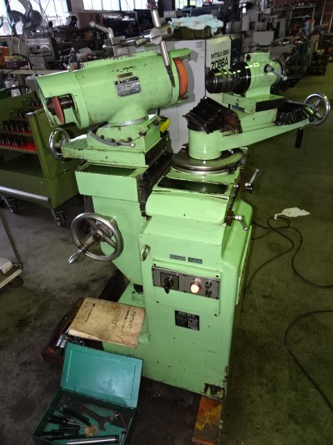 194953 工具研削盤 大和工機  CG-200-Nの写真1