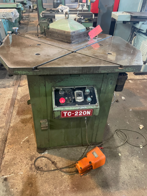 201623 コーナーシャー タケダ機械 1978 TC-220Nの写真1