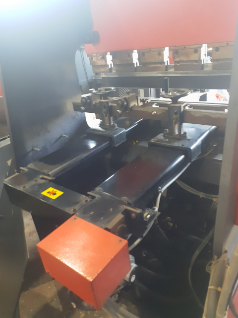 209876 プレスブレーキ アマダ 2001 RG-35Sの写真2