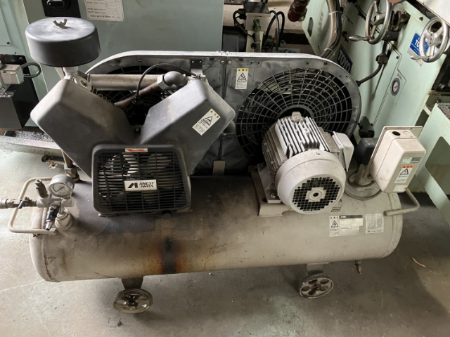 209965 レシプロコンプレッサー アネスト岩田 2011 TLP-22B-10の写真1