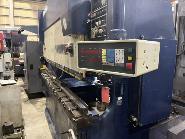 212474 プレスブレーキ コマツ 1992 PHS80x255の写真1