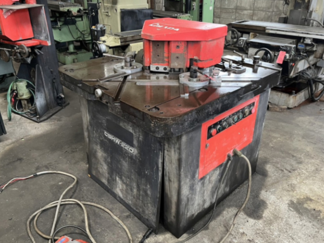 214047 コーナーシャー アマダ 1988 CSHW-220の写真1