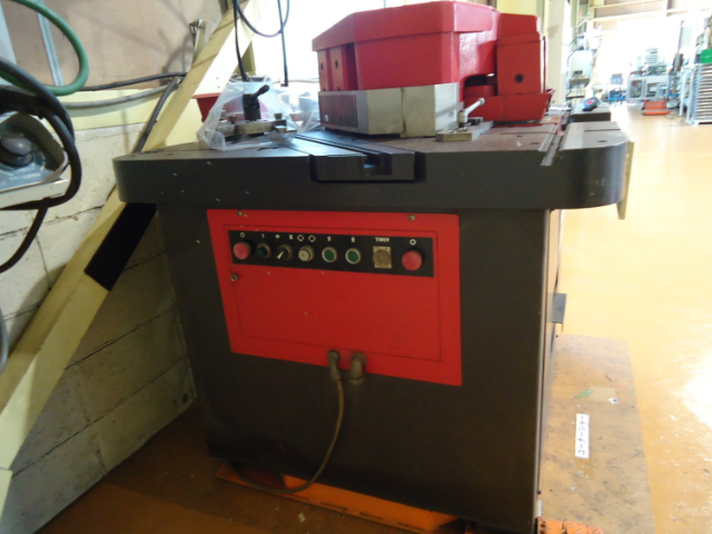 217829 コーナーシャー アマダ 1999 CSHW-220の写真1