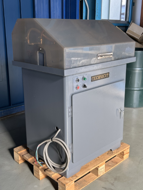 219199 精密切断機 八千代光器  602の写真02