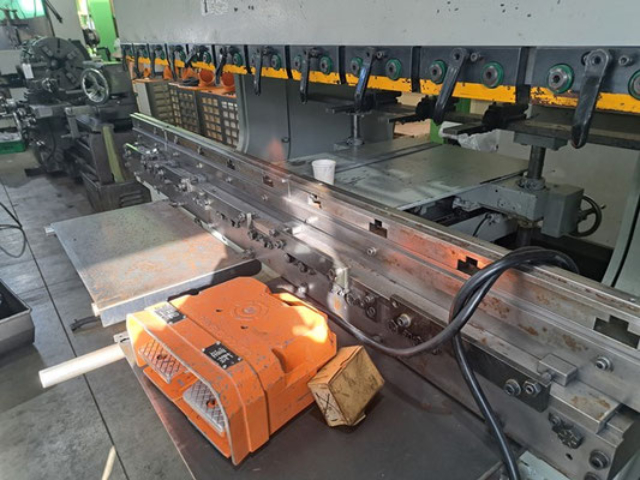 206714 プレスブレーキ コマツ 2000 PHS80x200の写真2