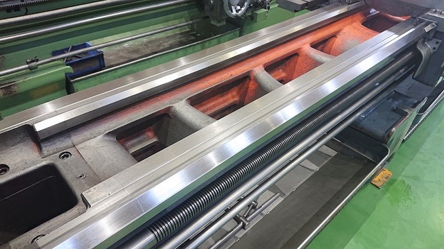 208141 切落付旋盤 滝澤鉄工所 TAL560-2500の写真5