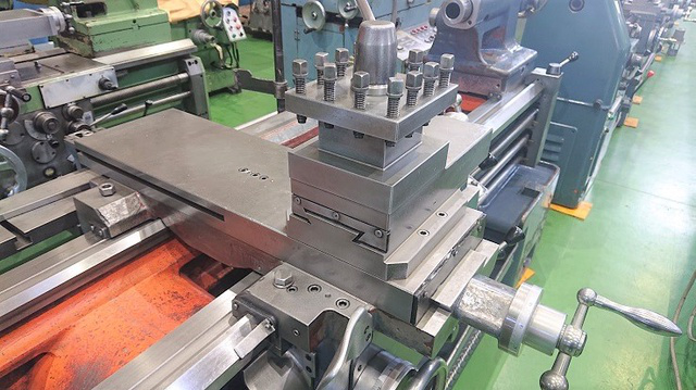 208141 切落付旋盤 滝澤鉄工所 TAL560-2500の写真6