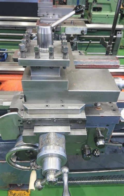 208141 切落付旋盤 滝澤鉄工所 TAL560-2500の写真7