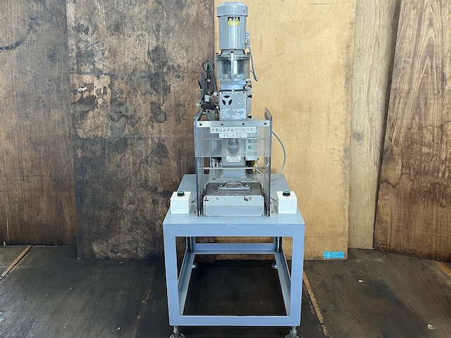 208272 リベッティングマシン 吉川鉄工 US-36の写真1