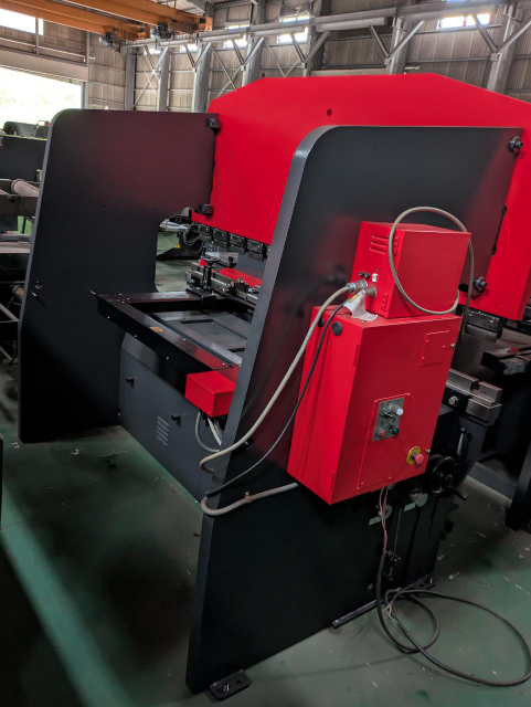 213061 プレスブレーキ アマダ 1986 RG-100S ZIIの写真2