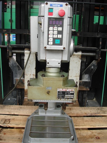 213120 自動タッピングマシン ブラザー工業  BT61-511の写真1