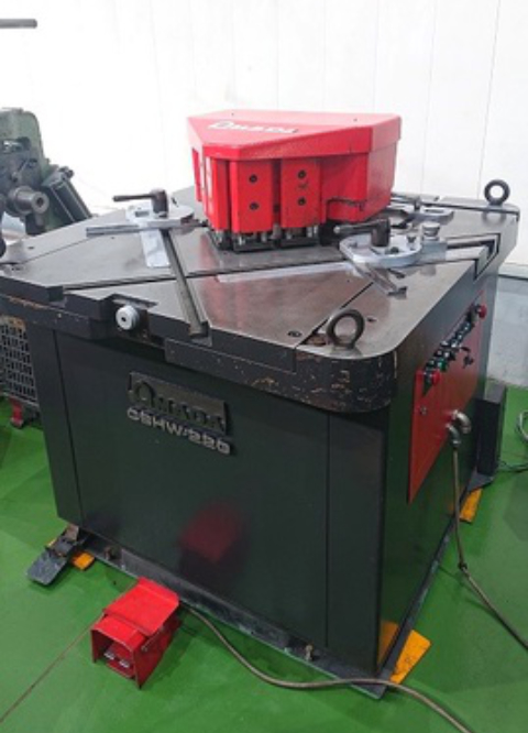 214077 コーナーシャー アマダ 1993 CSHW-220の写真1