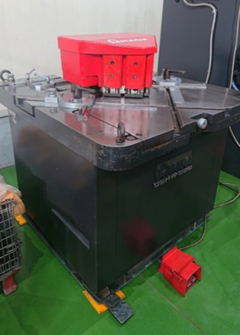 214077 コーナーシャー アマダ 1993 CSHW-220の写真2