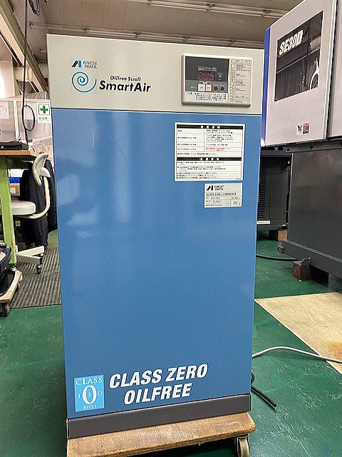 215245 スクリューコンプレッサー アネスト岩田 2013 SLP-22EEの写真1