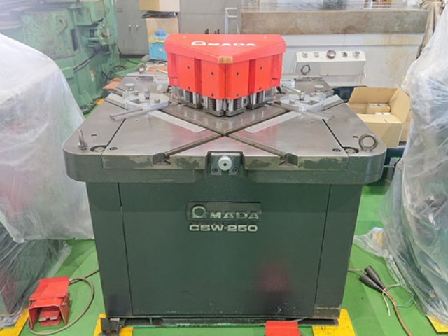 215534 コーナーシャー アマダ 1990 CSW-250の写真1