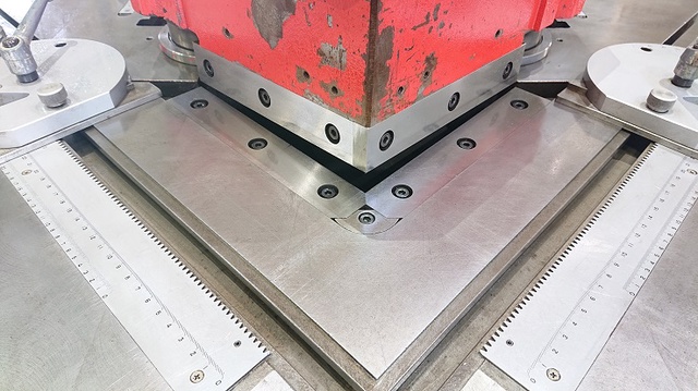 215534 コーナーシャー アマダ 1990 CSW-250の写真3