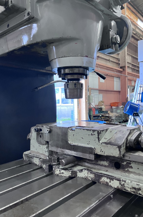 216110 立フライス盤 山崎技研 1983 YZ-8Lの写真4