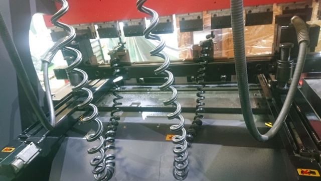 220035 プレスブレーキ アマダ 1997 FBDIII-5020FSの写真3