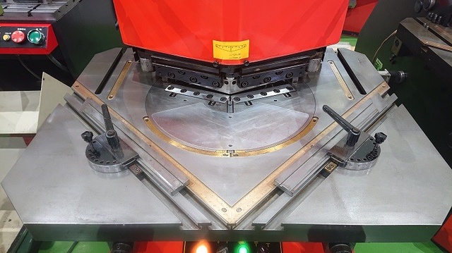 220036 コーナーシャー アマダ 1992 VERSA-204の写真3