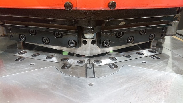 220036 コーナーシャー アマダ 1992 VERSA-204の写真4