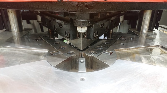 220036 コーナーシャー アマダ 1992 VERSA-204の写真5