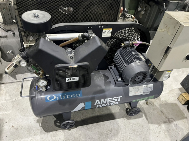 220088 レシプロコンプレッサー アネスト岩田 2014 TFP22C-10の写真1