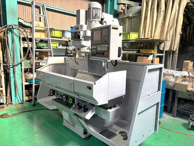 220097 NC立フライス盤 山崎技研 2014 YZ-352NCRの写真2