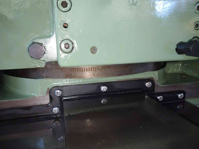 220425 万能型横フライス盤 日立精機 1983 2MF-Pの写真4