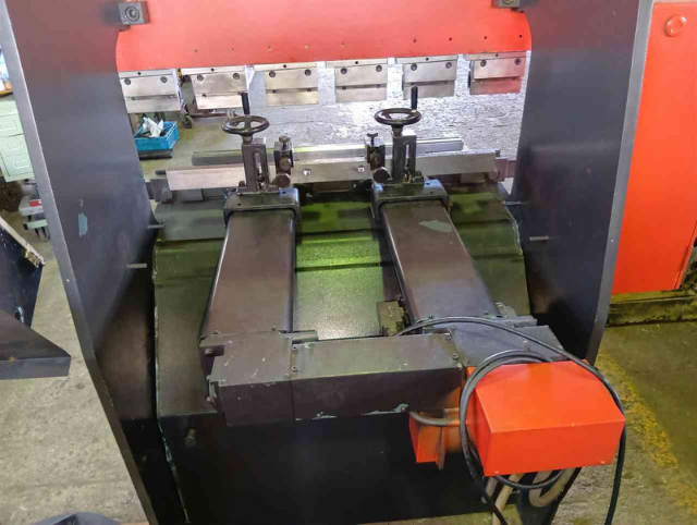 220450 プレスブレーキ アマダ 1994 RG-35Sの写真4