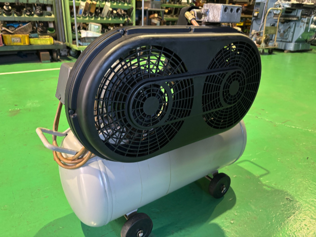 220478 レシプロコンプレッサー アネスト岩田 2012 TLPC07B-10の写真2