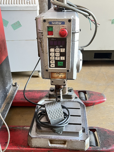 221585 タッピング盤 ブラザー工業  BT61-511の写真1