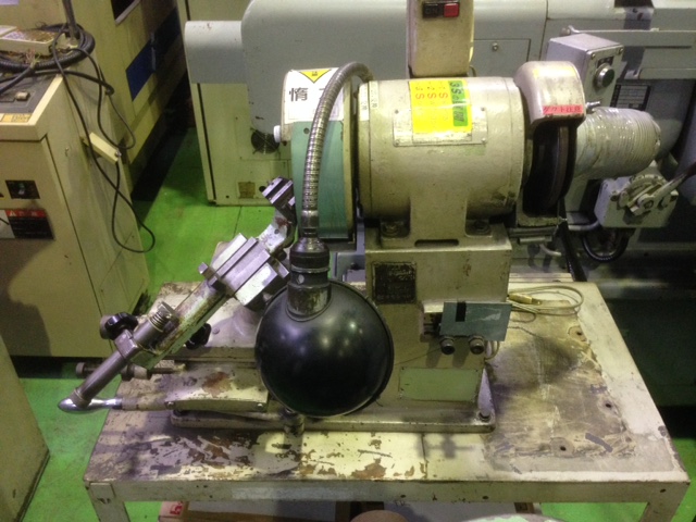 221633 ドリル研削盤 魚津製作所 1976 UD323の写真1