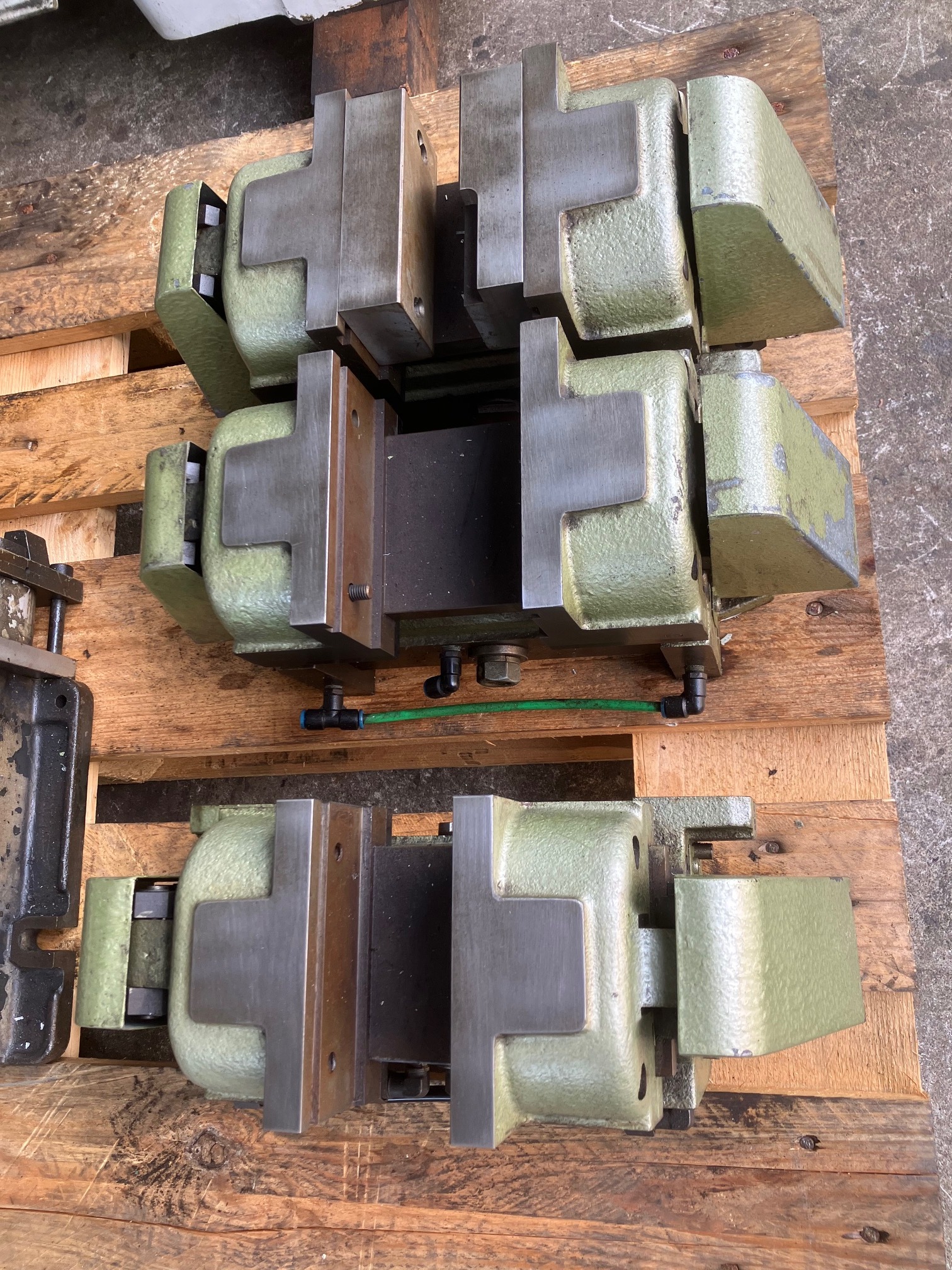 222384 エアー両締めセンターバイス 共立  KAW135の写真1